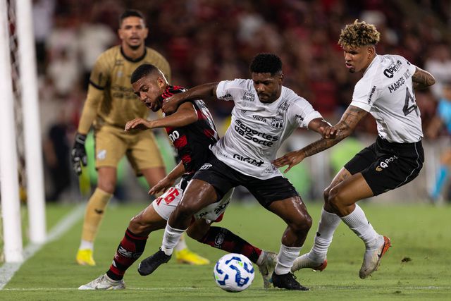 Moreirense: defesa integrado no plantel após propostas recusadas