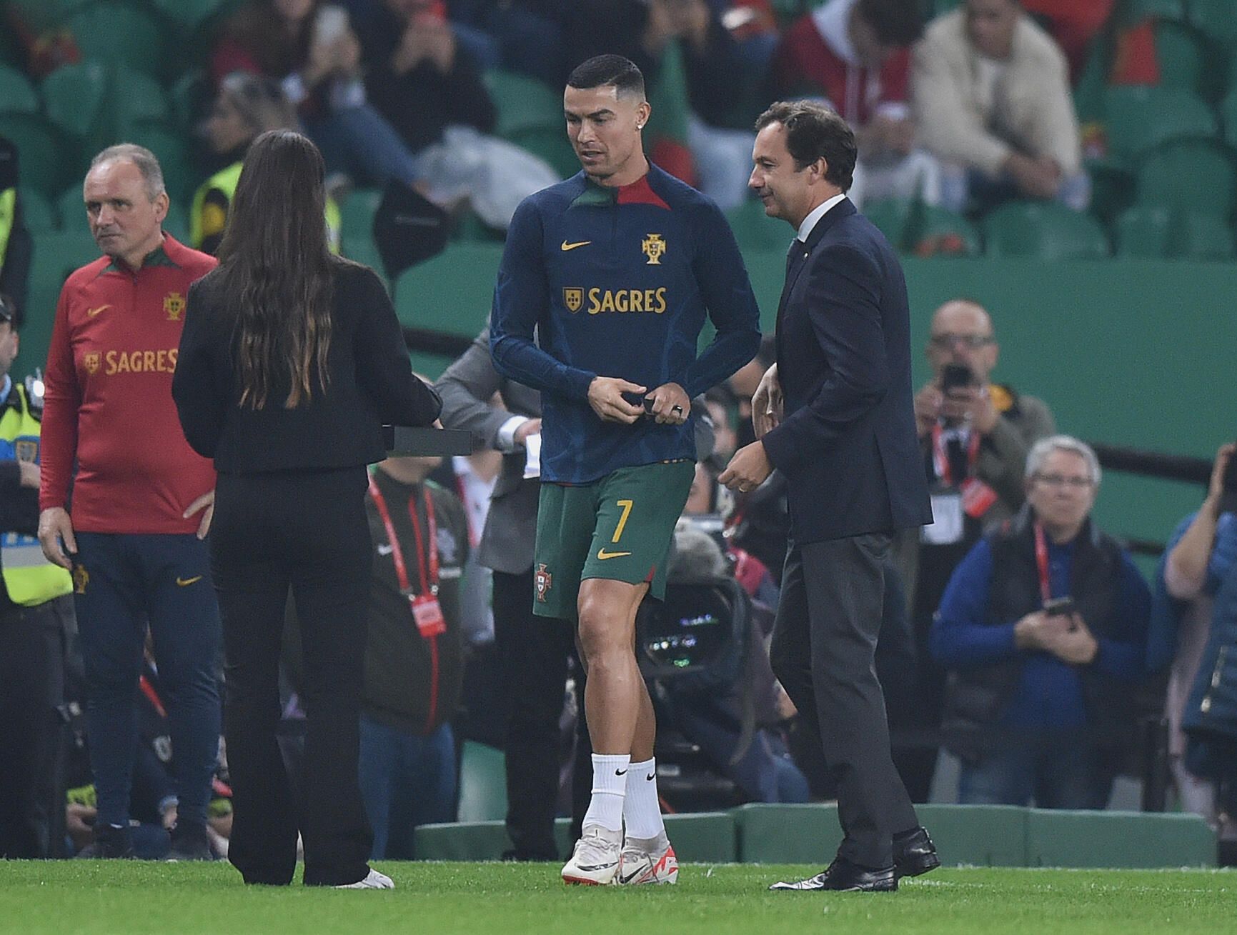 A 'AVA - Advanced Recovery for Athletes', empresa de Ronaldo especializada em equipamentos de recuperação 'premium' para atletas, anunciou uma parceria com a FPF e com o Sporting - Foto: A BOLA