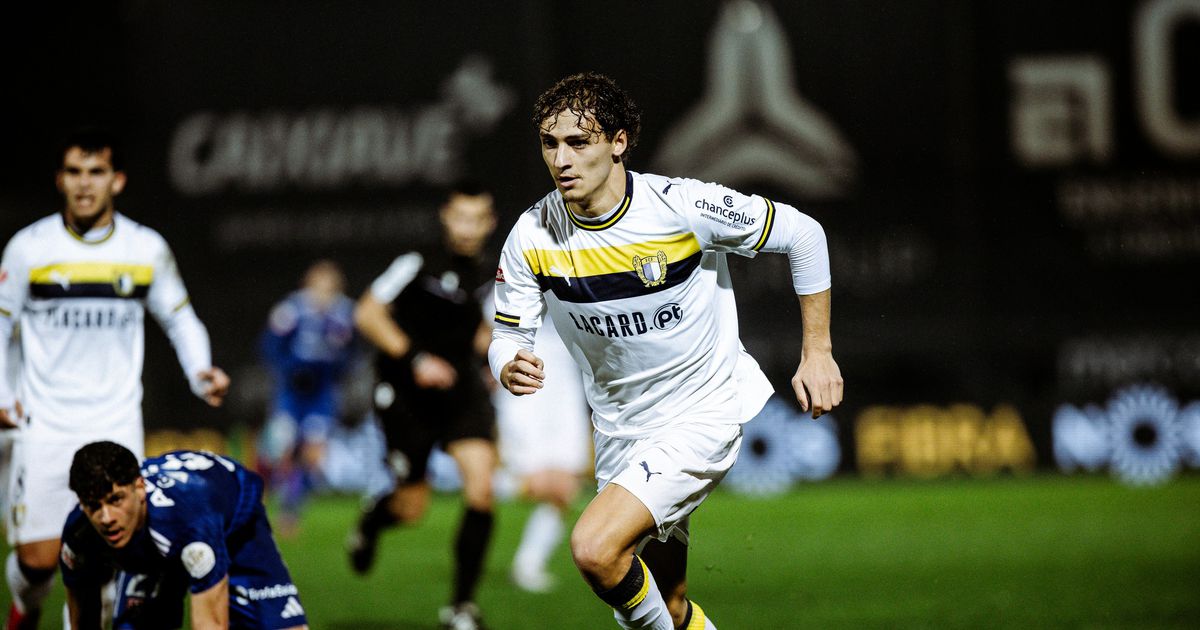 Elevador azul e branco em funcionamento: «Após o jogo é que a ficha caiu...»