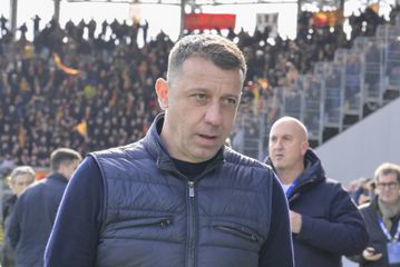 Cabeçada vale quatro jogos de suspensão a antigo treinador do Lecce