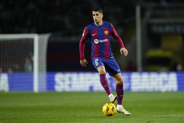 João Cancelo quer ficar no Barcelona na próxima época