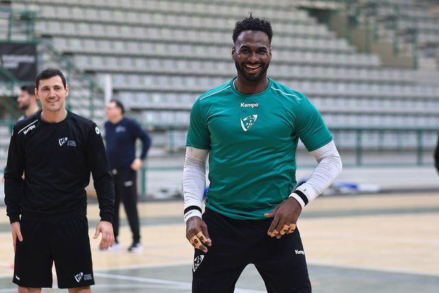 «Vi o Europeu na TV e senti que devia estar ali a lutar junto dos meus companheiros»