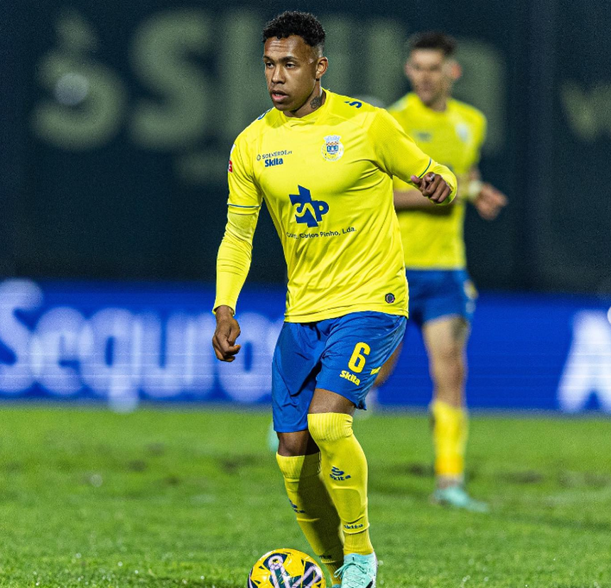 Mateus Quaresma com a camisola do Arouca