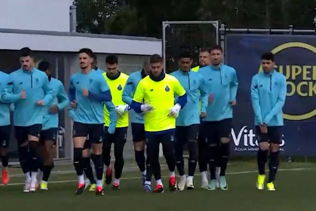 FC Porto: mesmo condicionado, Taremi treina com os colegas