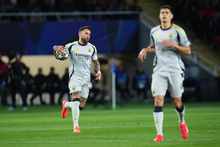 Otamendi fez o empate para o Benfica e foi buscar a bola ao fundo das redes