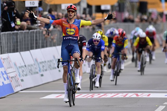 Tirreno-Adriático: Jonathan Milan muito mais veloz