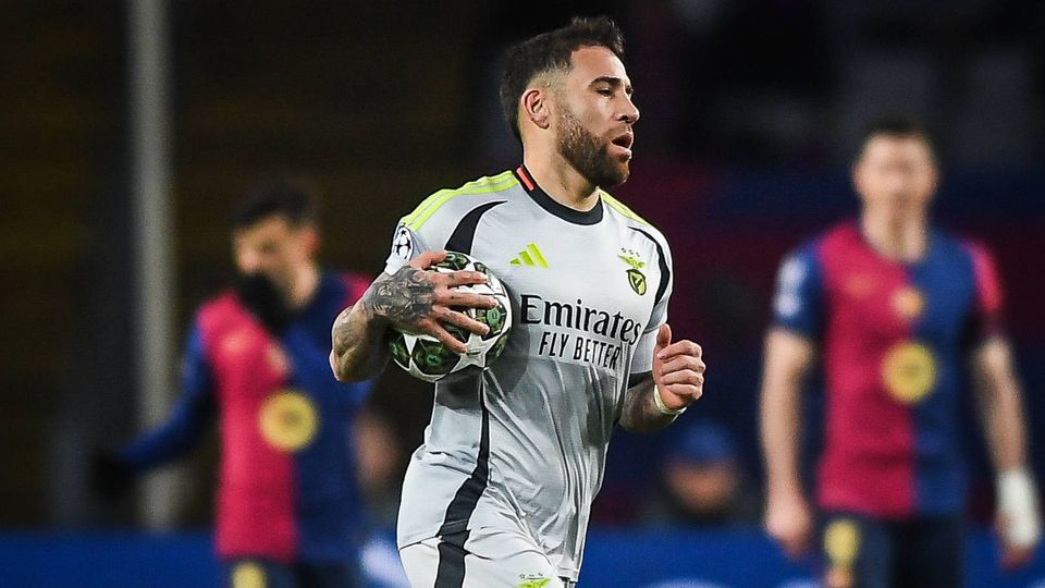 Otamendi festeja golo
