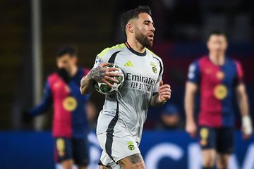 VÍDEO: Otamendi cabeceia para o golo 500 do Benfica na Champions