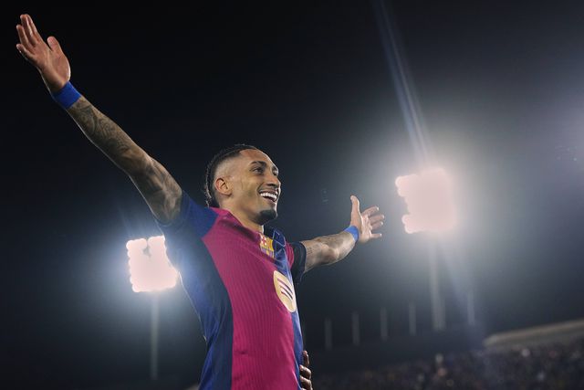 Raphinha festeja golo com o Barcelona