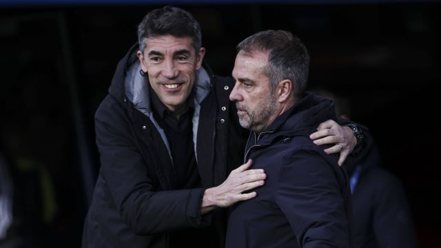 Bruno Lage e Hansi Flick antes do Barcelona-Benfica da UEFA Champions League (IMAGO)