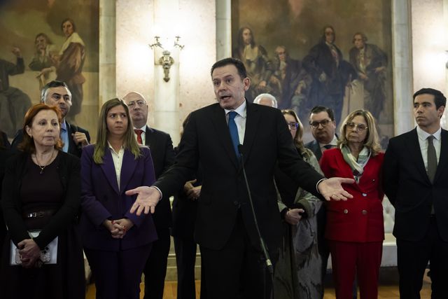 Primeiro-Ministro, Luís Montenegro, à saída do hemiciclo após chumbada a moção de confiança que leva o País para novas eleições (Foto: JOSÉ SENA GOULAO/Lusa)