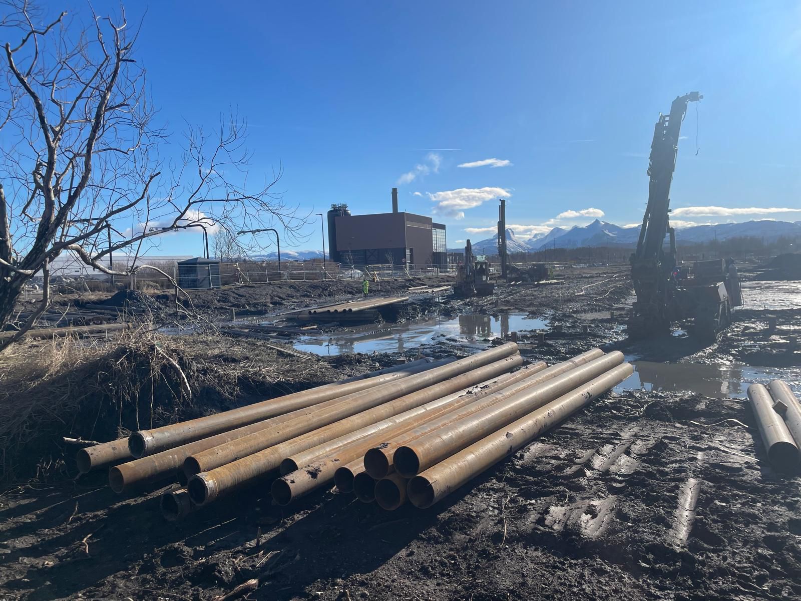 Fundações e tubagens em preparação - Foto: ABOLA