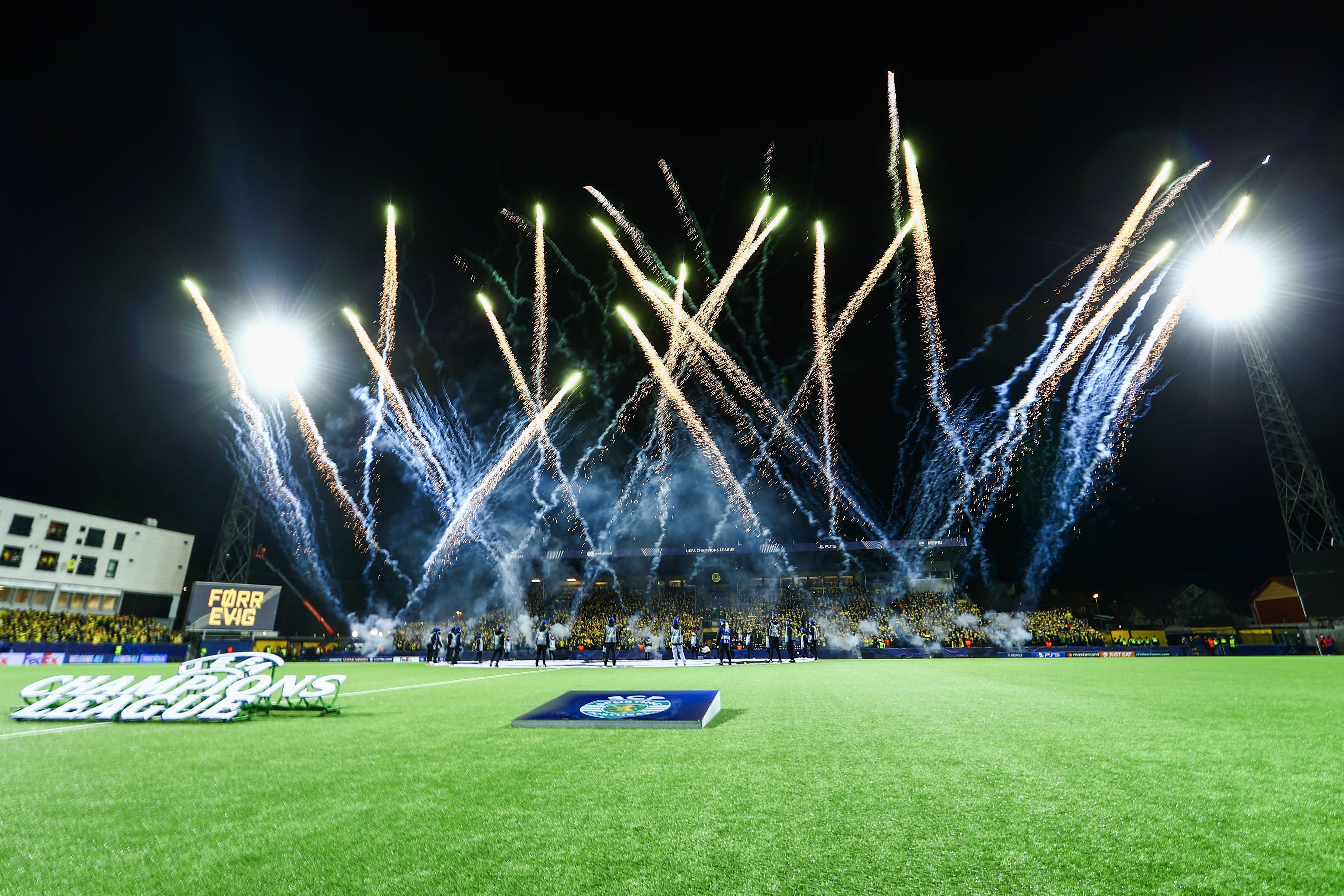 Anúncio da constituição do onze do Bodo/Glimt teve direito a pirotecnica e fogo de artifício.