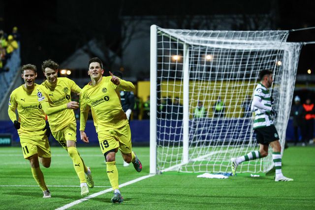 2-0 em cima do apito para o intervalo foi balde de água fria para os leões, que ficaram encostados às cordas