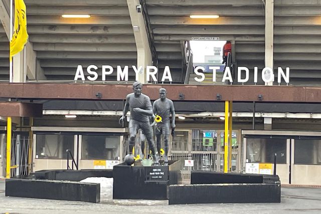 Eis a estátua de homenagem à família Berg - Foto: A BOLA