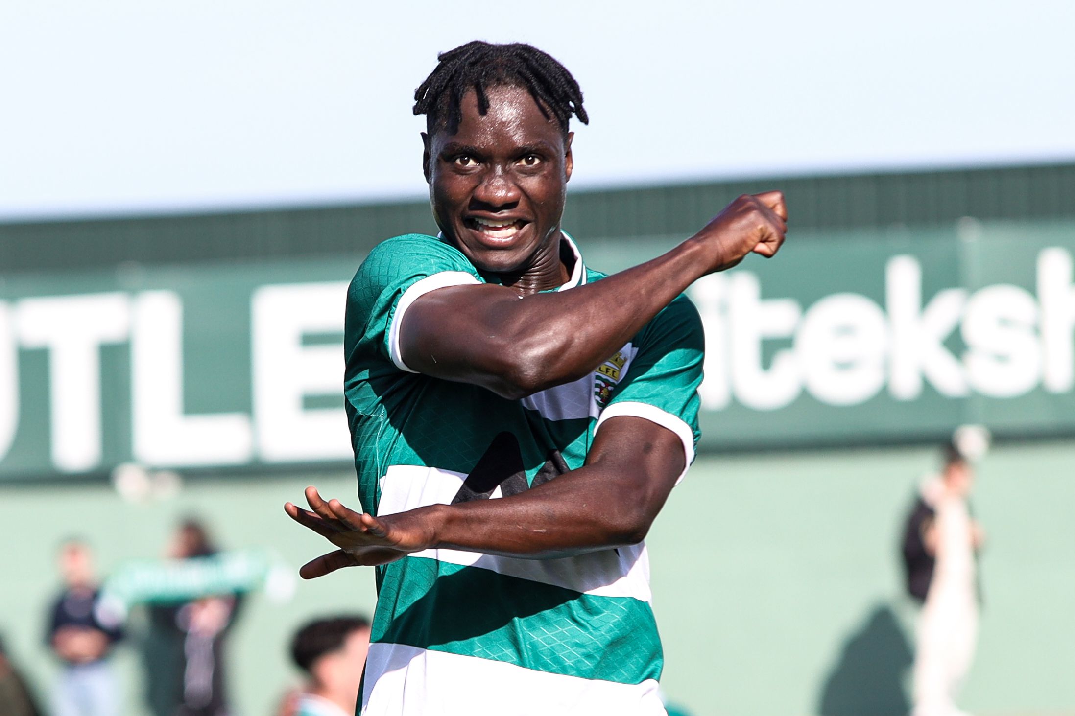 'Ninja style', o mítico festejo de David Nzanza, do Leça - Foto: Leça