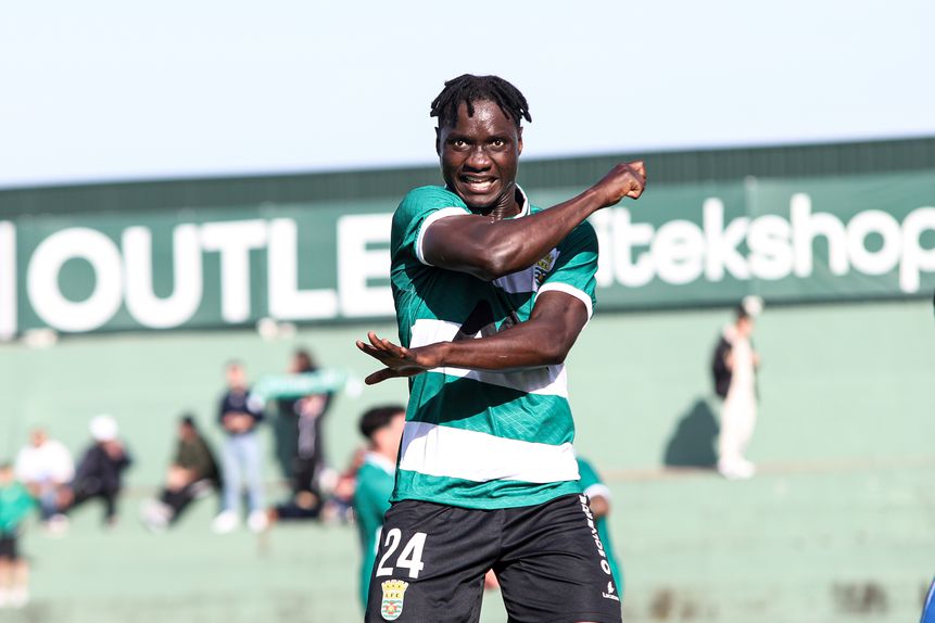 'Ninja style', o mítico festejo de David Nzanza, do Leça - Foto: Leça