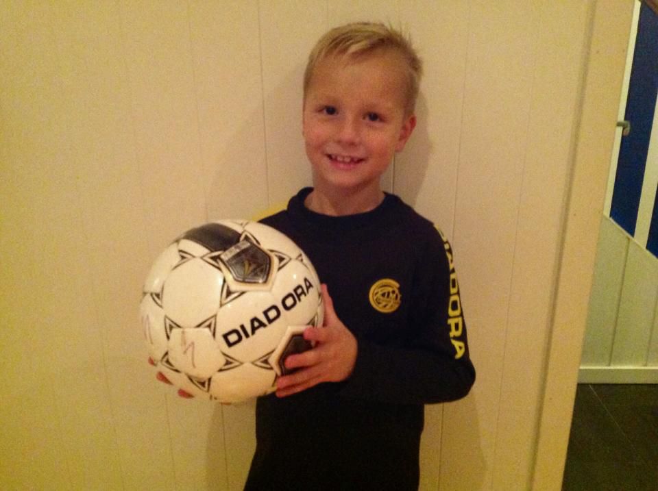 Desde pequeno que Schjelderup se fazia acompanhar por uma bola - Foto: D. R.