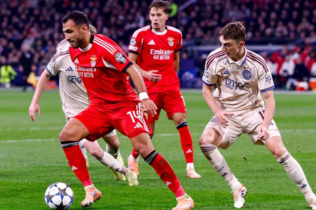 Pavlidis, avançado do Benfica, no jogo com o Ajax (foto: Imago)
