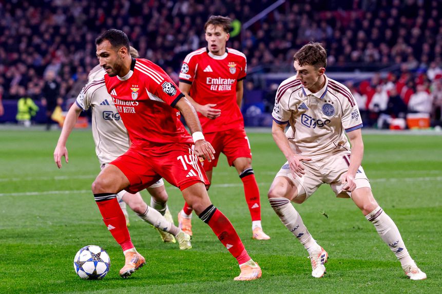 Pavlidis, avançado do Benfica, no jogo com o Ajax (foto: Imago)