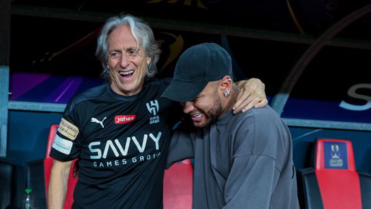 Vídeo: Neymar dá moral a Jorge Jesus