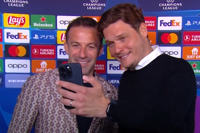 Vídeo: treinador do Dortmund comenta jogo, sai de cena, mas volta... por Del Piero