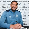 Oficial: Joelinton renova com o Newcastle