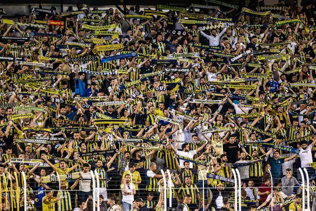 Fenerbahçe multado em 115 mil euros por abandonar Supertaça