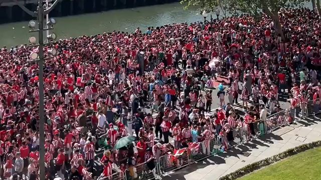 Adeptos recebem assim a Taça do Rei em Bilbau