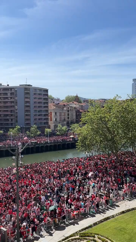 Adeptos recebem assim a Taça do Rei em Bilbau