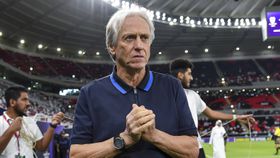 Ex-Sporting marca e Jorge Jesus escorrega na luta pelo título