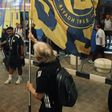 Jesus de sorriso rasgado com uma bandeira enorme do Al Nassr