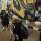Jesus de sorriso rasgado com uma bandeira enorme do Al Nassr