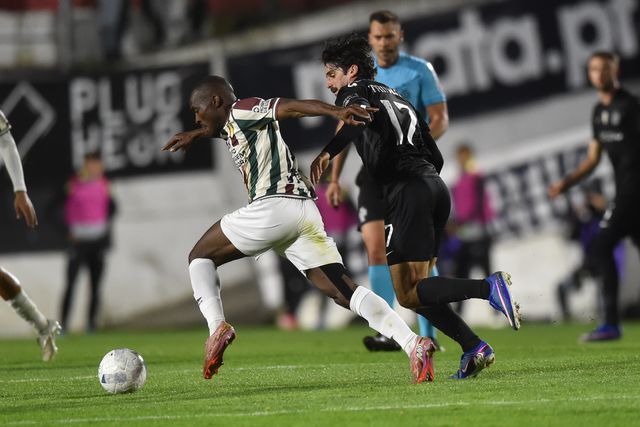 Sporting passa na Amadora e coloca pressão no FC Porto