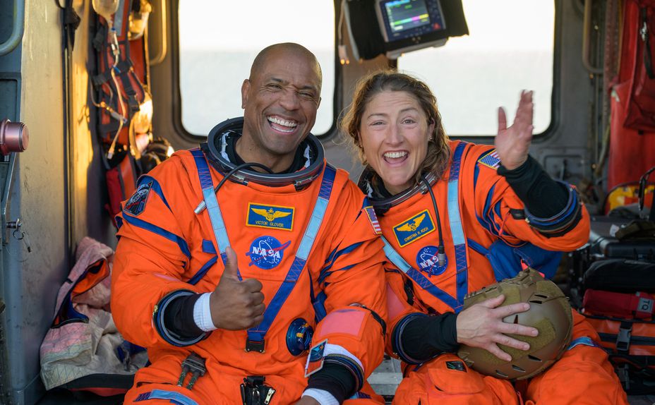 Amaragem da cápsula Integrity no Pacífico - os astronautas Victor Glover e Christina Koch - foto: Nasa