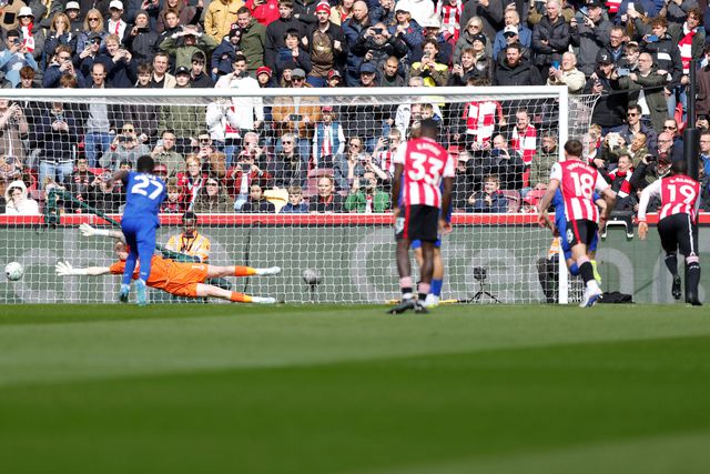 Beto marca e Igor Thiago bisa no empate entre Brentford e Everton