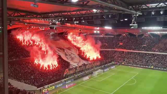 Arrepiante homenagem do Legia ao antigo treinador Jacek Magiera