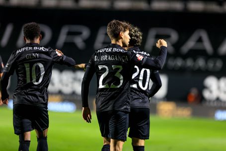 Geny Catamo iniciou o desenho do lance que culminou com a pintura assinada por Daniel Bragança