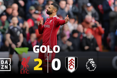 Remate em arco de Salah amplia a vantagem do Liverpool