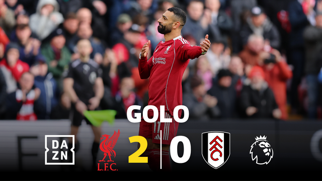 Remate em arco de Salah amplia a vantagem do Liverpool