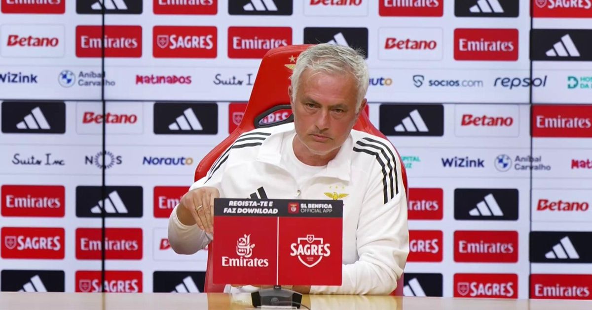 «Se houver algum com 27 títulos que me queira criticar...»