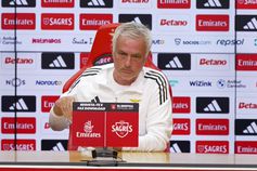 «Se houver algum com 27 títulos que me queira criticar...»