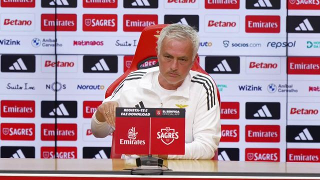 «Se houver algum com 27 títulos que me queira criticar...»