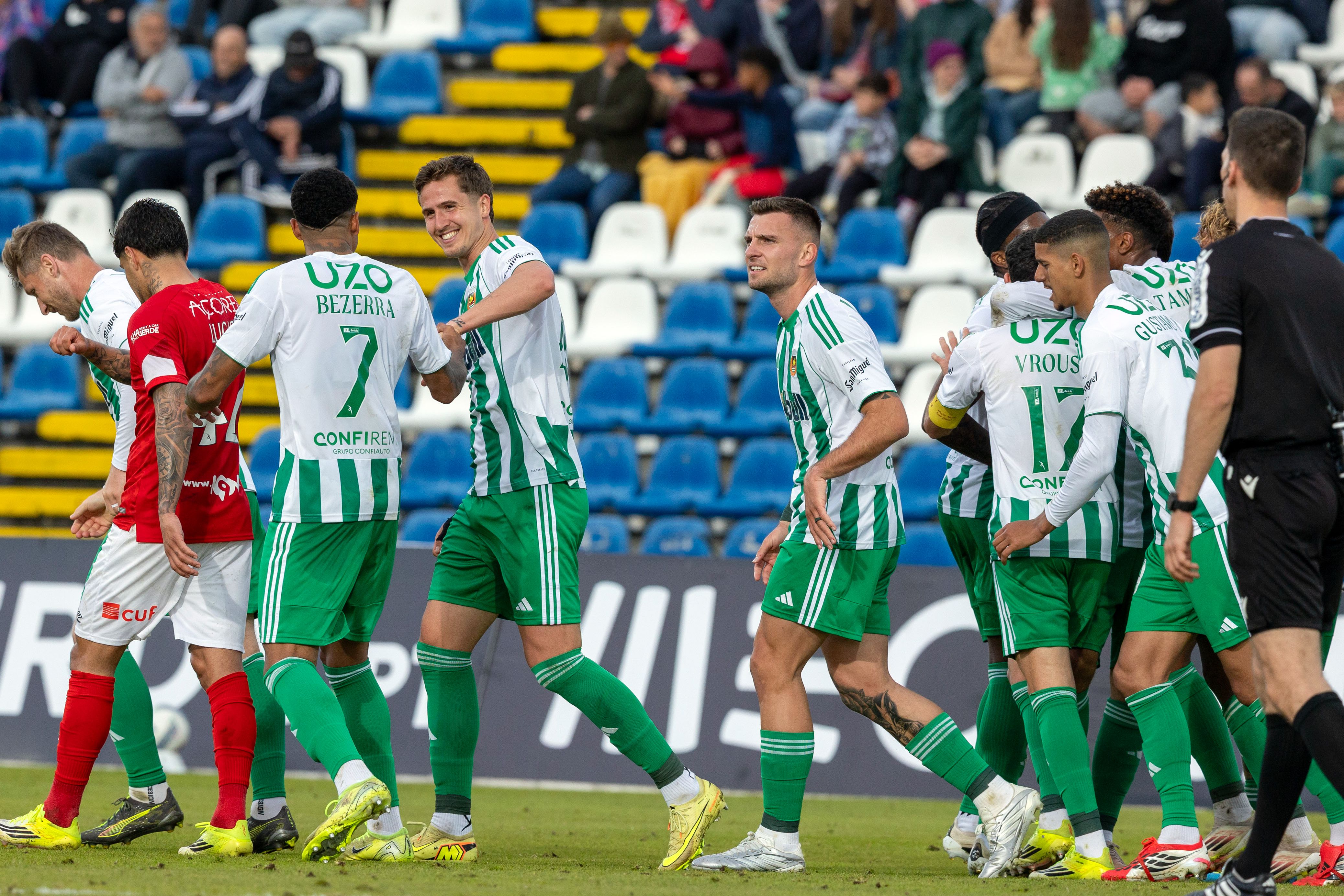 O Rio Ave fez a festa nos Açores, vencendo o Santa Clara. -Foto: EDUARDO COSTA/LUSA