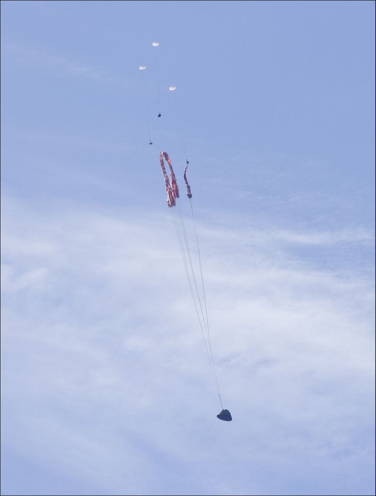 Amaragem da cápsula Integrity da Missão Artemis II no Pacífico foto: Nasa