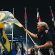 Jorge Jesus com uma bandeira - foto: Al Nassr