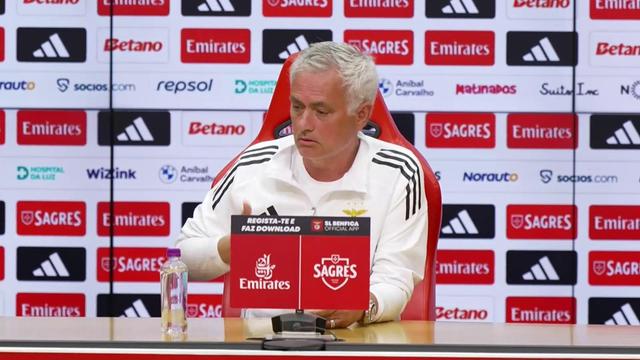 «Só há cinco treinadores que não querem mudar nada na sua equipa...»