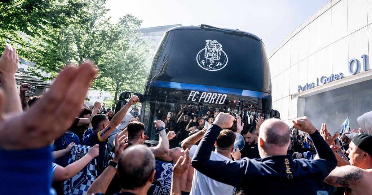 FC Porto: equipa com forte apoio na saída para Lisboa