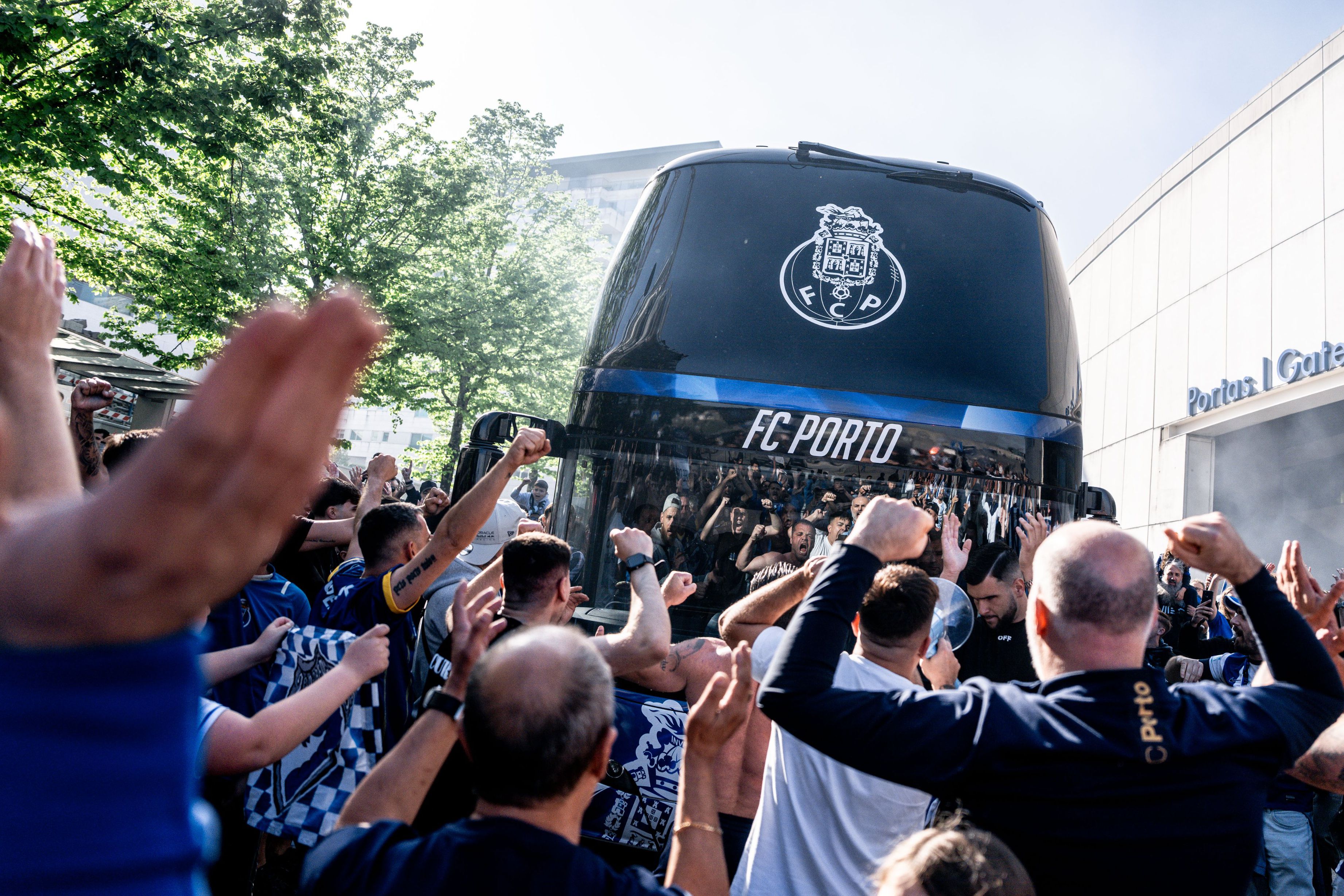 Forte apoio na saída do Dragão - Foto: FC Porto
