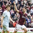 Golaço de Cláudio Braga lança reviravolta do Hearts frente ao Motherwell
